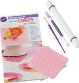 Wilton Wilton "I Taught Myself" Fondant Cake Decorating Book Set