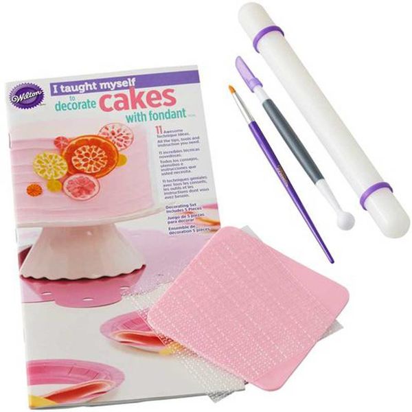 Wilton "I Taught Myself" Fondant Cake Decorating Book Set