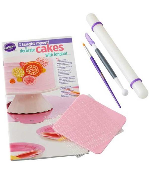 Wilton Wilton "I Taught Myself" Fondant Cake Decorating Book Set