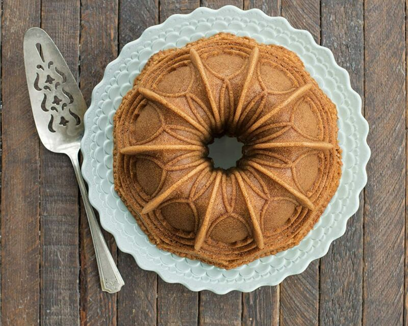 Nordic Ware Bundt cake mold 10 cups Jubilee ''Gold'' - Ares Kitchen and  Baking Supplies