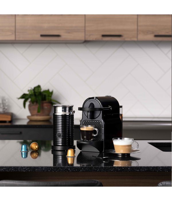 Nespresso Machine à espresso Inissia de Nespresso® par De'Longhi avec mousseur à lait Aeroccino, Noir