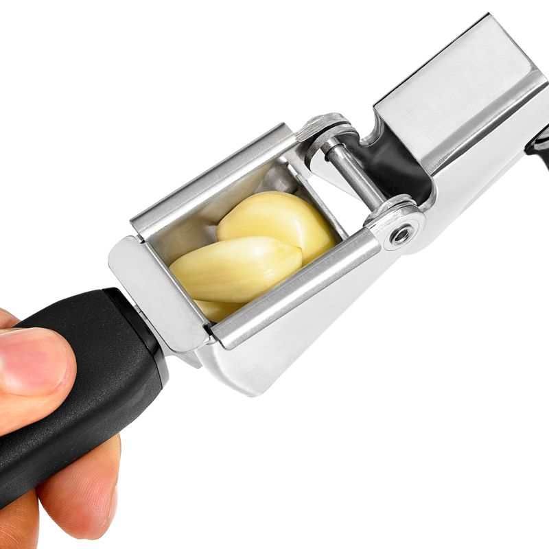 https://cdn.shoplightspeed.com/shops/610486/files/55397288/oxo-oxo-garlic-press.jpg