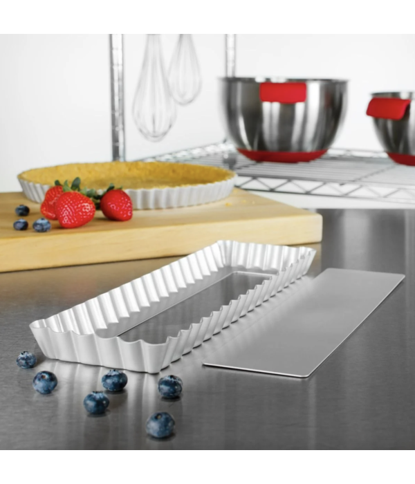 Fat Daddio's Fat Daddio's Fluted Rectangular Tart Pan with Removable Bottom 13.75" x 4.25"