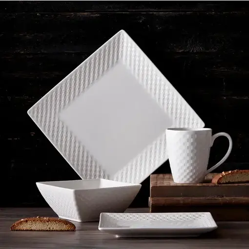 Ensemble de vaisselle en porcelaine carrée “Basketweave”, 16 morceaux de Trudeau