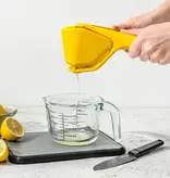 "Fluicer" Citrus Squeezer