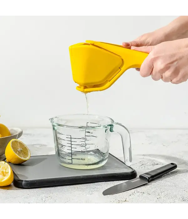 "Fluicer" Citrus Squeezer