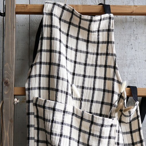 Harman Harman black and white checkered kitchen apron