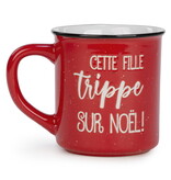 Tasse rouge "Cette fille trippe sur Noël"