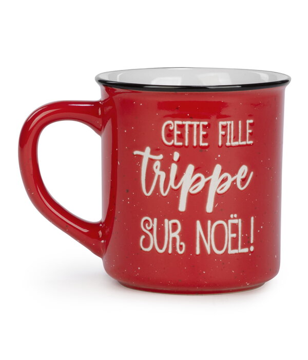 Tasse rouge "Cette fille trippe sur Noël"