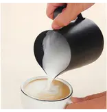 Pichet pour mousser le lait noir 24oz de Café Culture