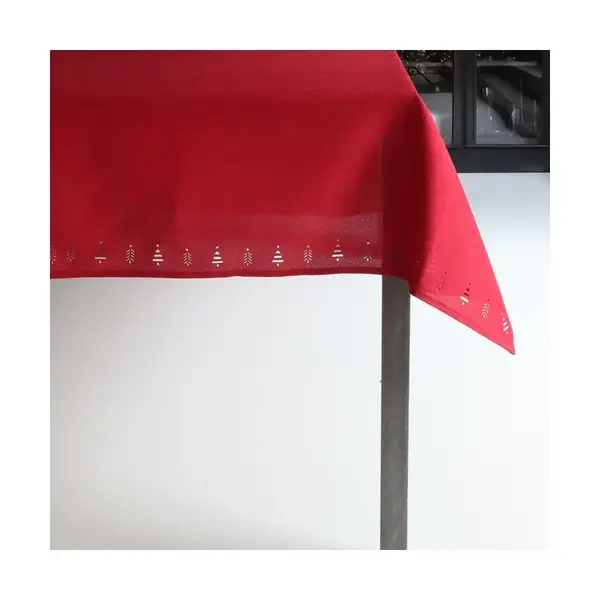 Nappe Rouge à motifs de sapins 60 x 90"