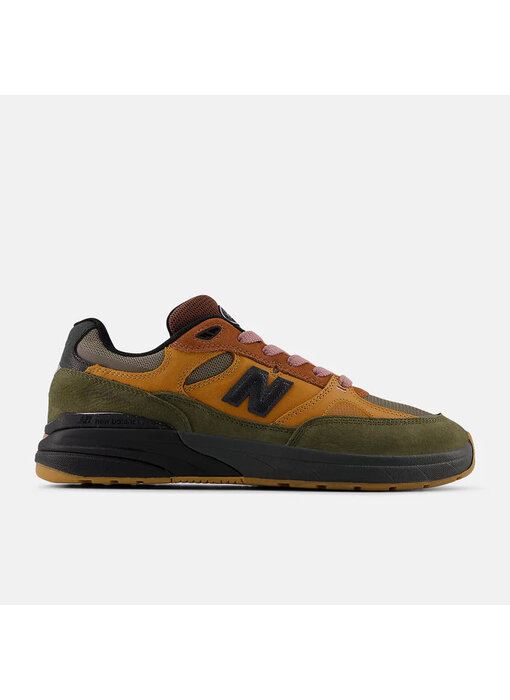 New Balance Reynolds X Gigliotti 933 Shoes
