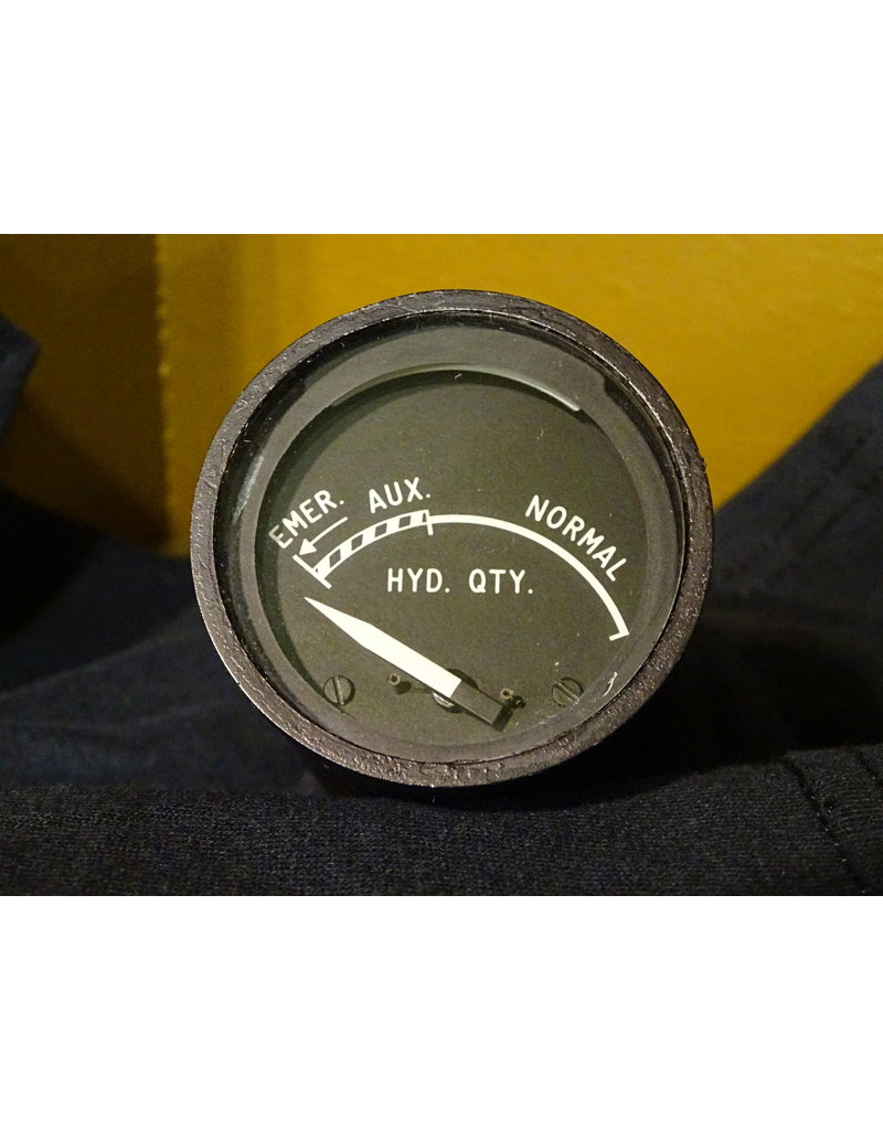 INDICATOR HYD QUANTITY MF'RS NO. EA401-8