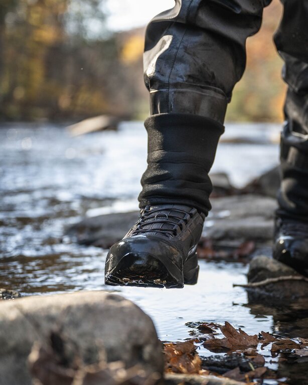 Simm's M's Flyweight Boot-Vibram