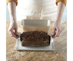 https://cdn.shoplightspeed.com/shops/610522/files/7457229/300x250x2/nordic-ware-meatloaf-pan.jpg