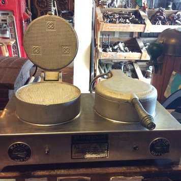 Rugged waffle cone maker