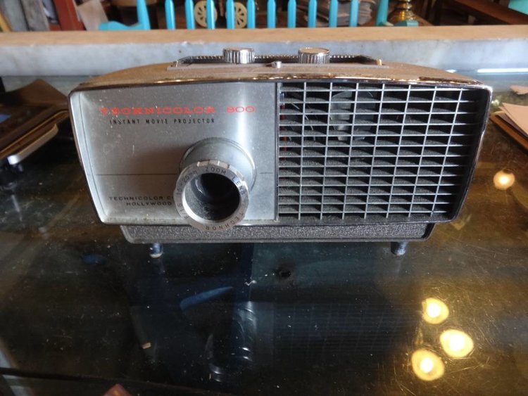 Technicolor 800 Projector