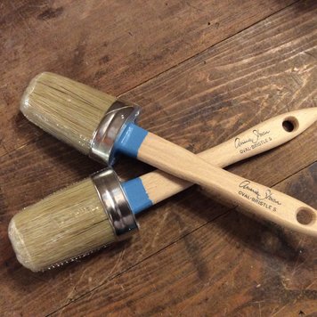Annie Sloan Small Oval Chalk Paint Brush no. 8