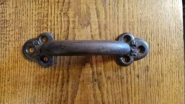 Large Industrial Iron Pull