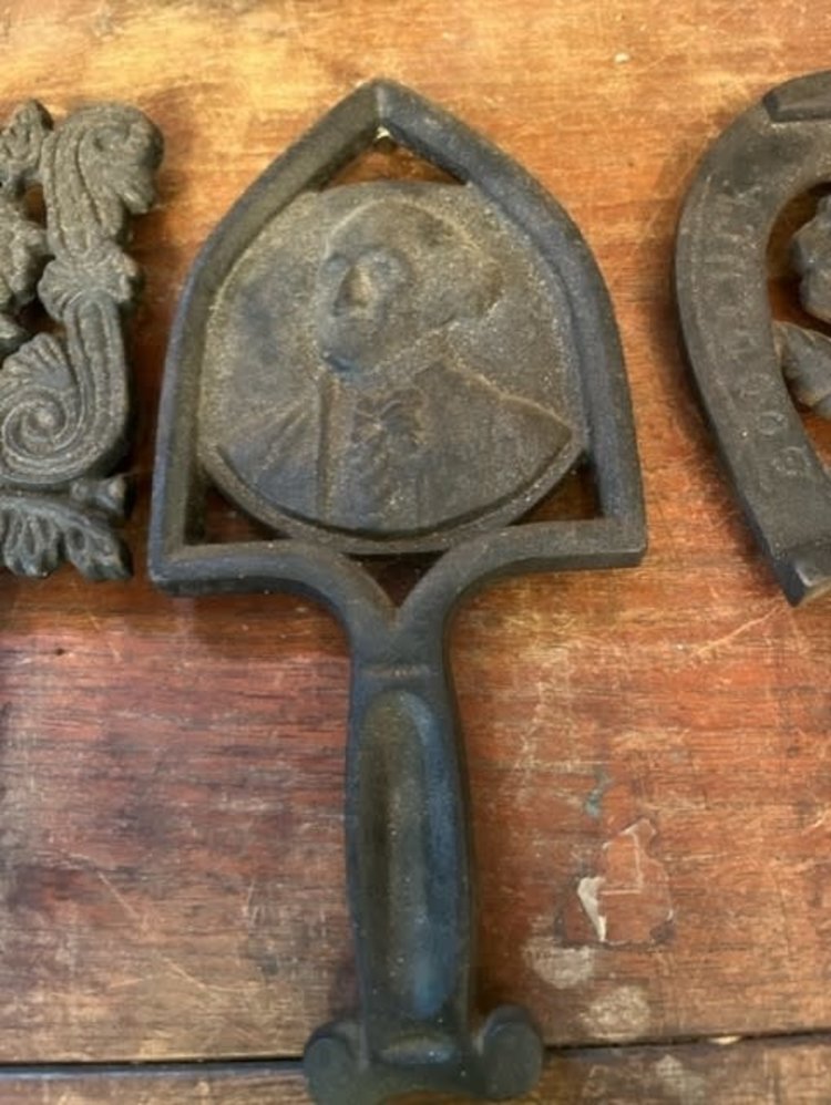 George Washington Cast Iron Tivot