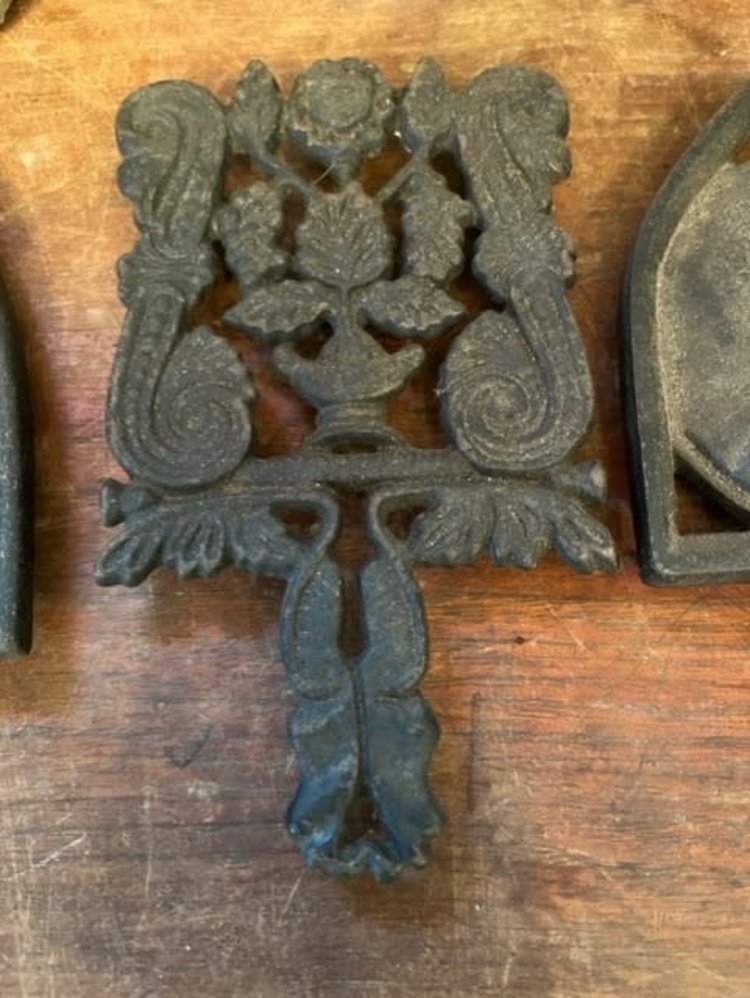 Sunflower Cast Iron Tivot