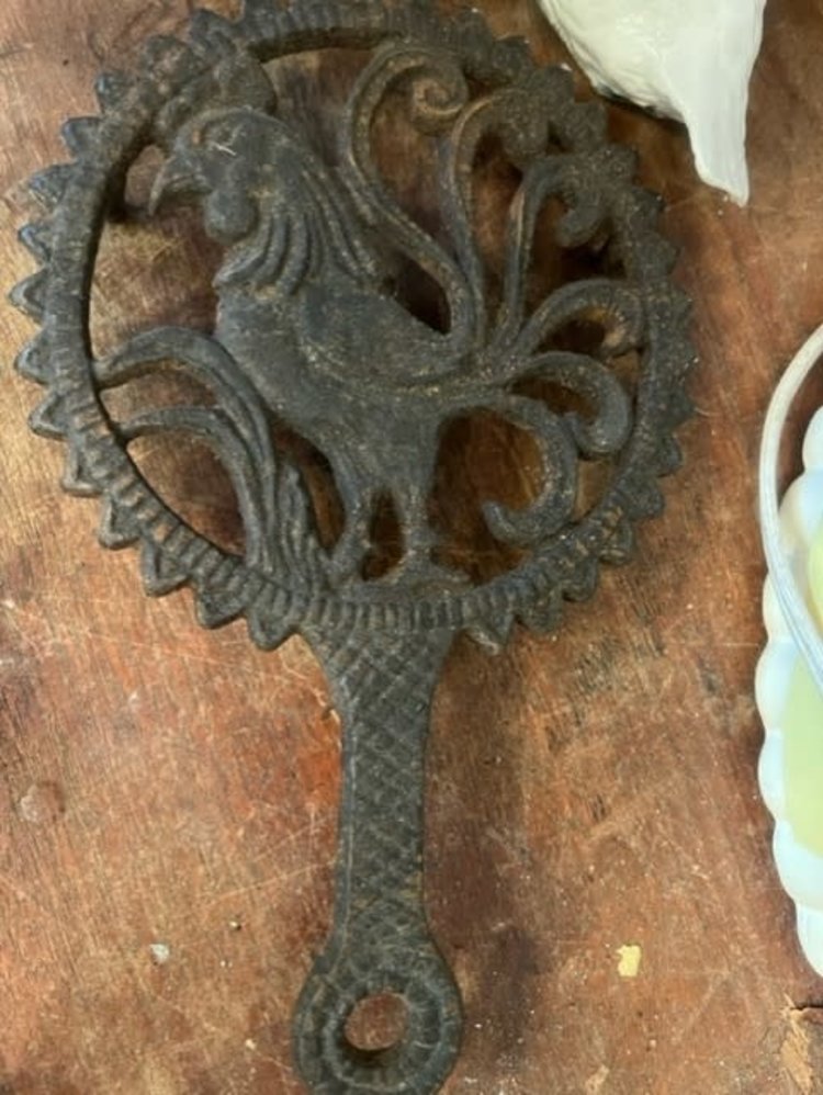 Rooster Cast Iron Tivot