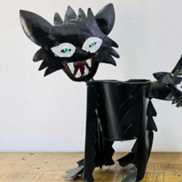 Scary Cat LG - 20" H x 18" L x 7.5" W