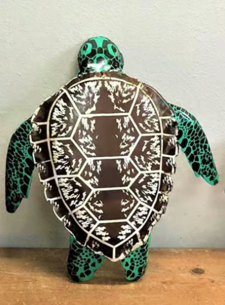 Sea Turtle Md: 19"L x 15"W x 4"H