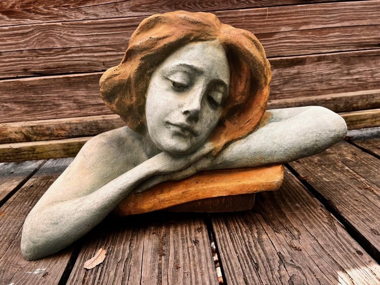 Deco Lady Head 19"L x 11"W x 13"H