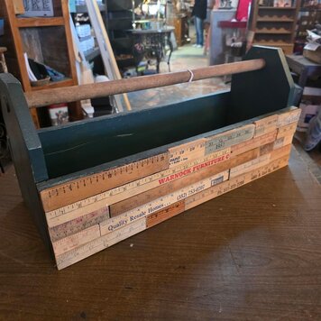 Tool tote box with rulers