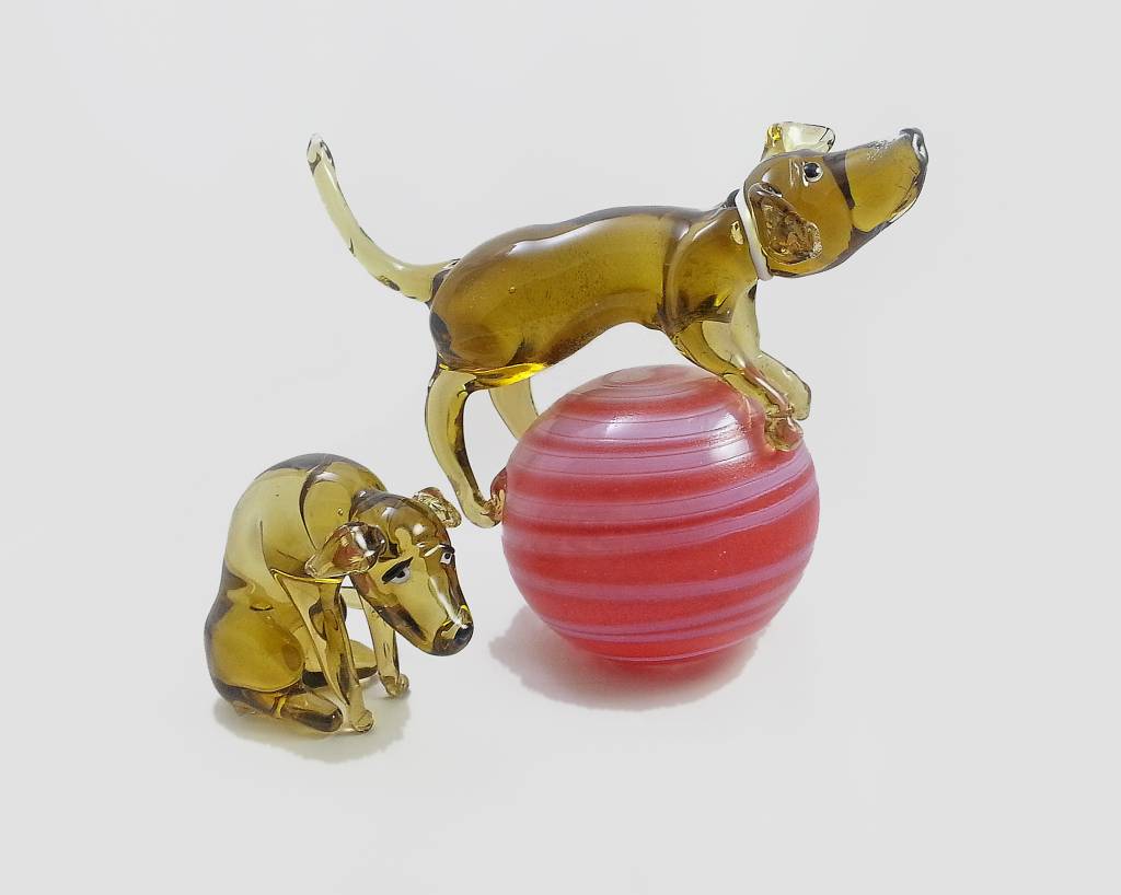 Inspired Fire Glass SO Dogs Playing Ball Set