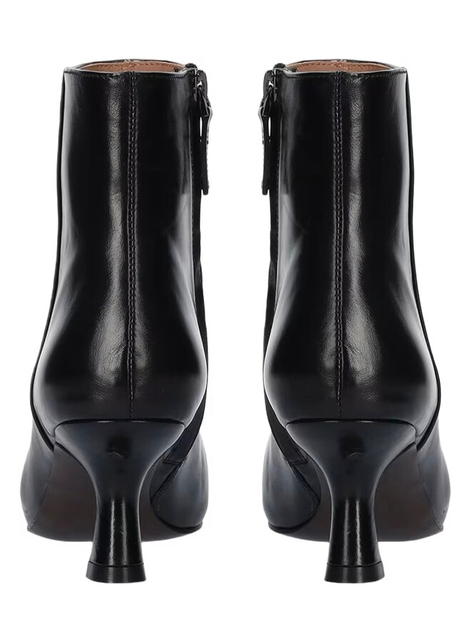 ARYA BLACK LEATHER BOOTS