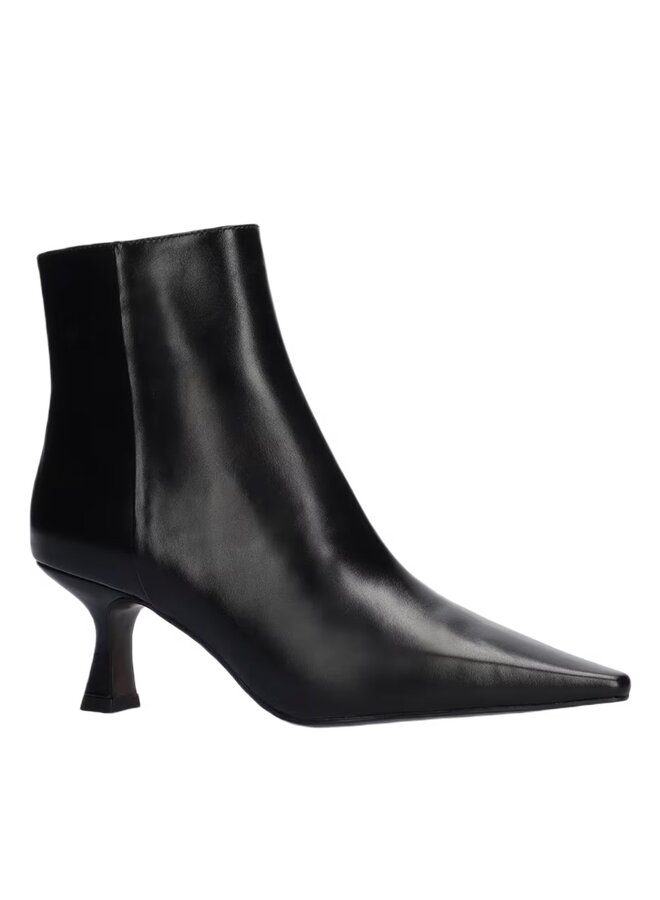 ARYA BLACK LEATHER BOOTS