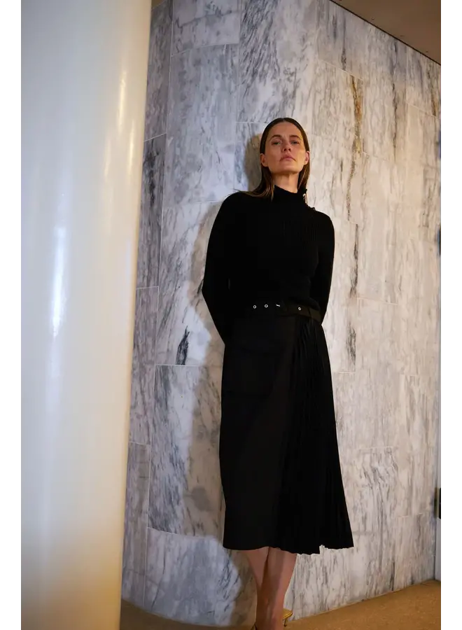 JUPE PLISSÉE/CEINTURE NOIRE