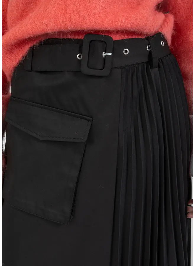 JUPE PLISSÉE/CEINTURE NOIRE