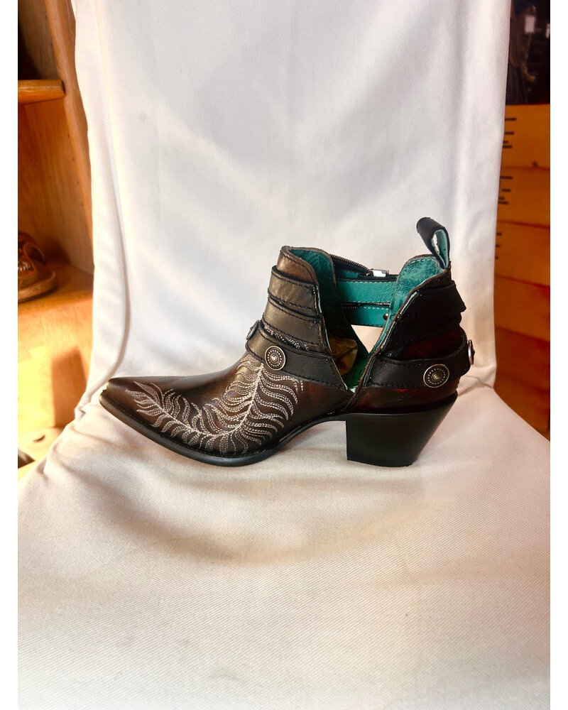 HARNESS FEATHER BOOTIE