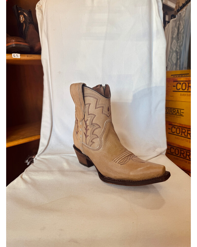 CIRCLE G CORRAL EMBROIDERED SNIP BOOTIE