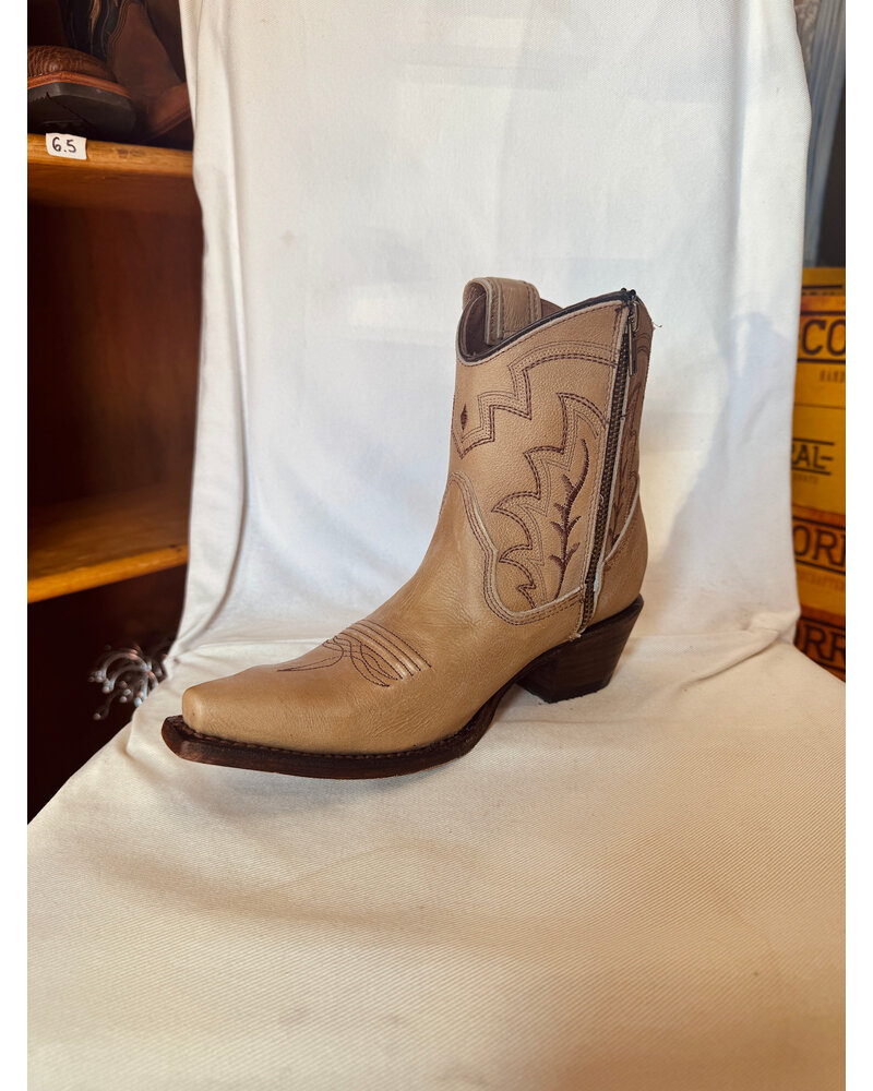 CIRCLE G CORRAL EMBROIDERED SNIP BOOTIE