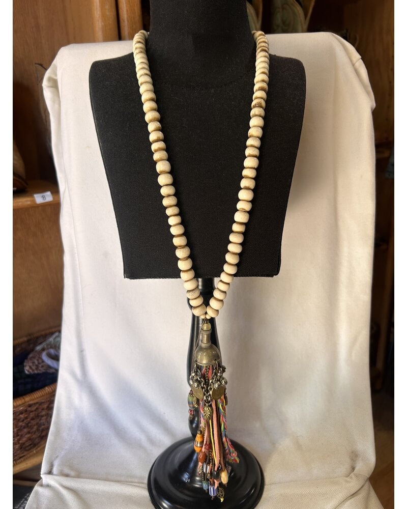 AMY KAPLAN BONE/ TASSEL NECKLACE
