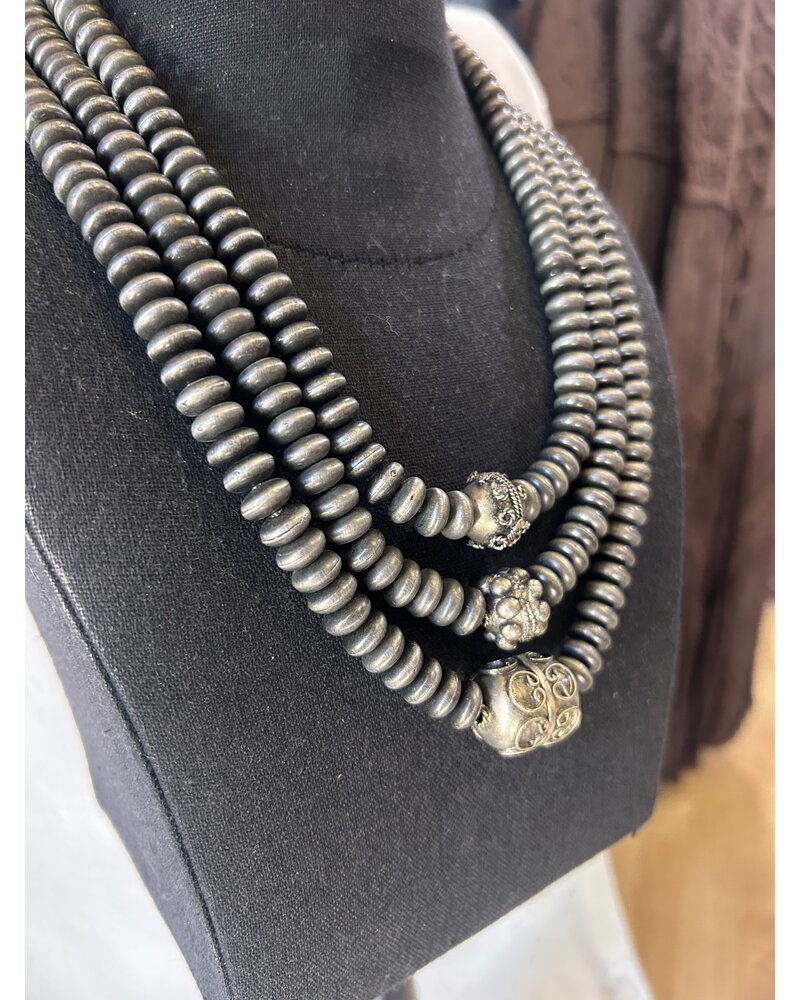 AMY KAPLAN NAVAJO PEARL TRIPLE STRAND