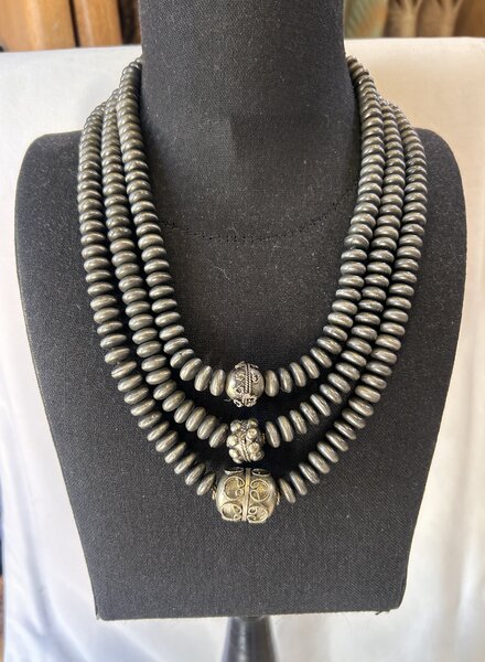 AMY KAPLAN NAVAJO PEARL TRIPLE STRAND