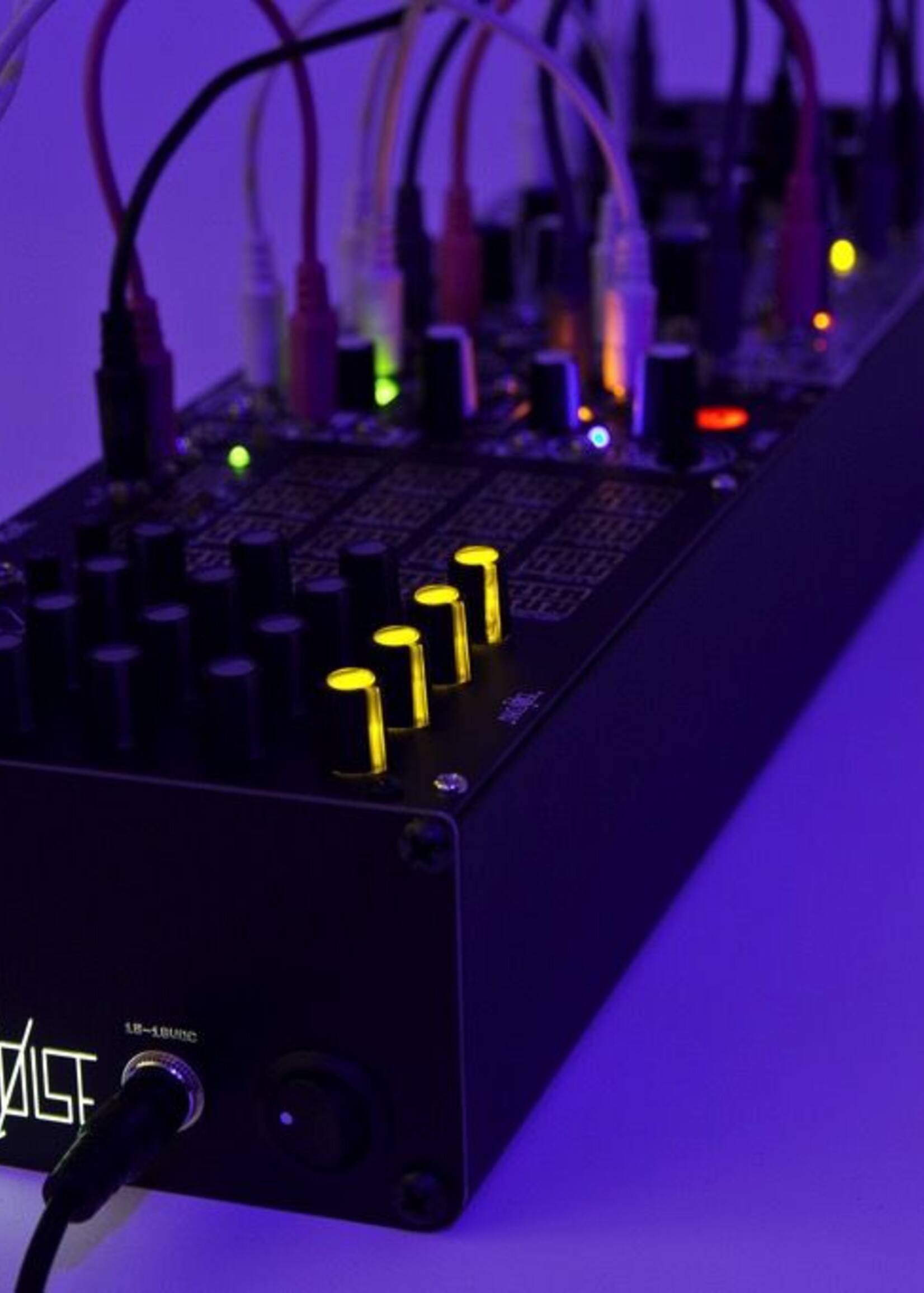 Make Noise Make Noise Skiff w/ Power, 3U, 104hp