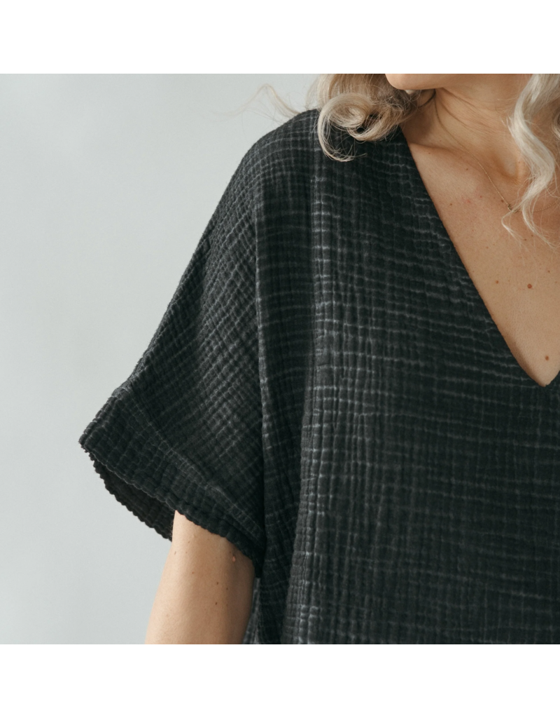 Pokoloko Crinkle V Neck Top-Black-One Sized