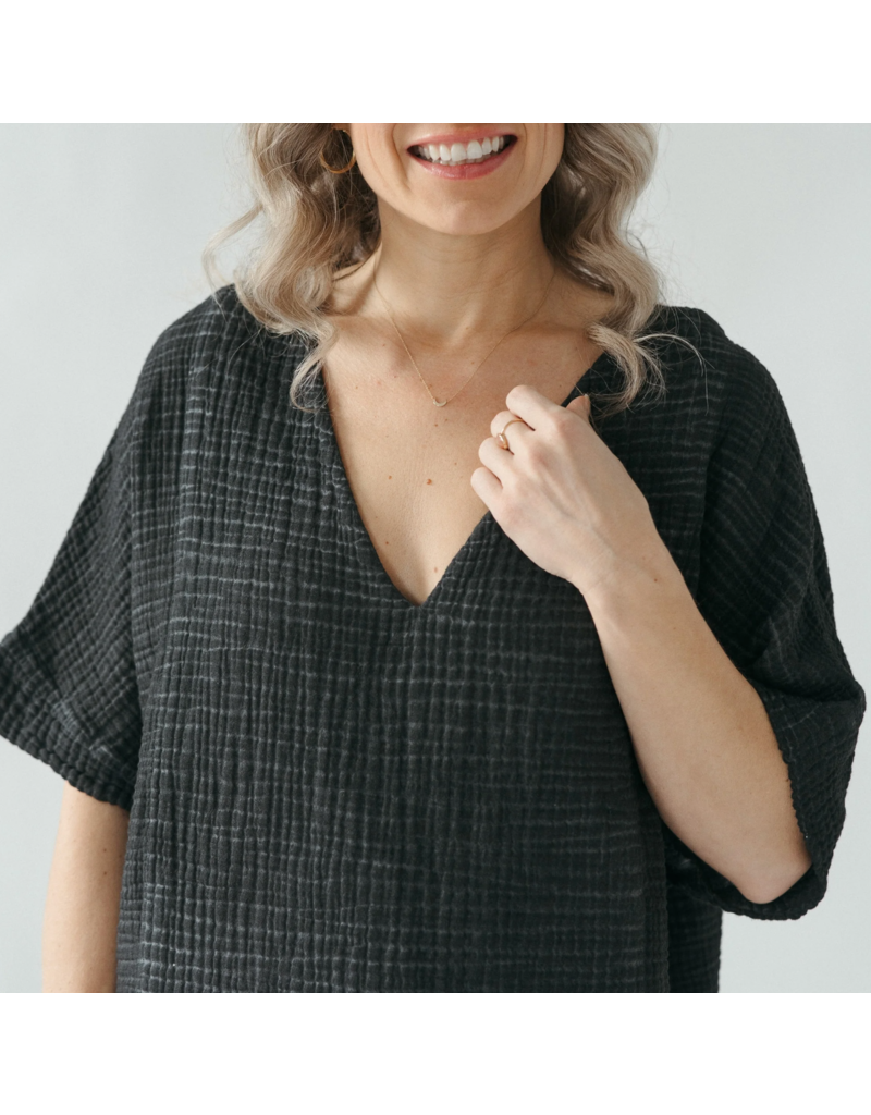 Pokoloko Crinkle V Neck Top-Black-One Sized