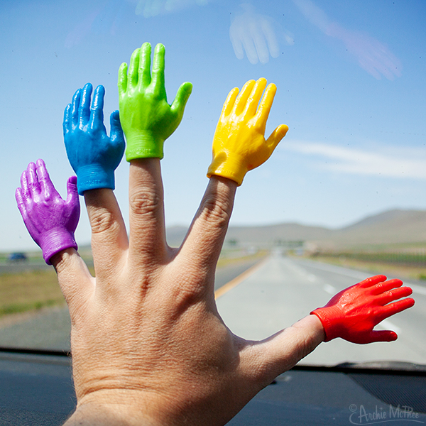 Accoutrements Rainbow Finger Hand