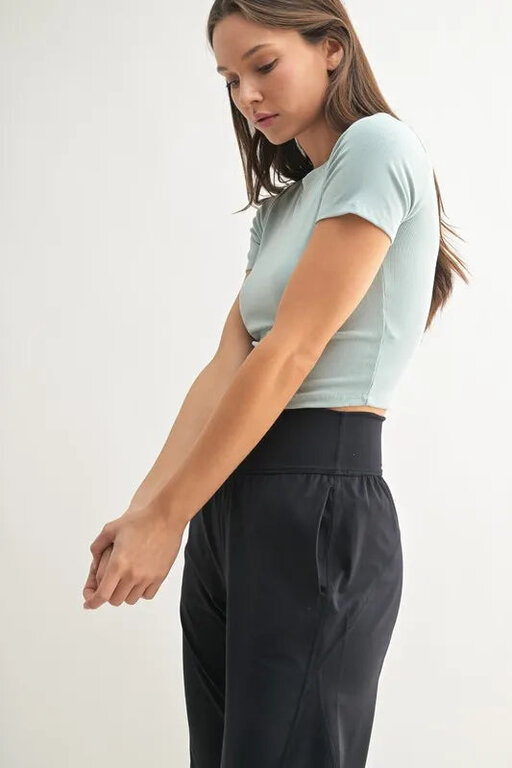 Mono B MONO Essential Micro Ribbed Crop Tee