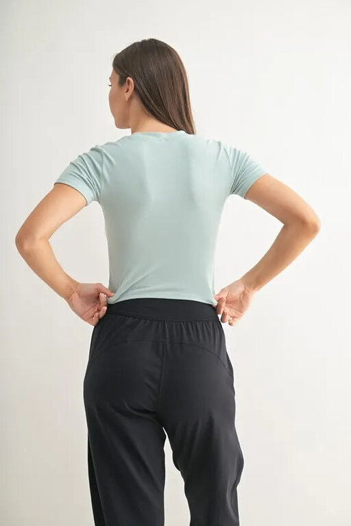 Mono B MONO Essential Micro Ribbed Crop Tee