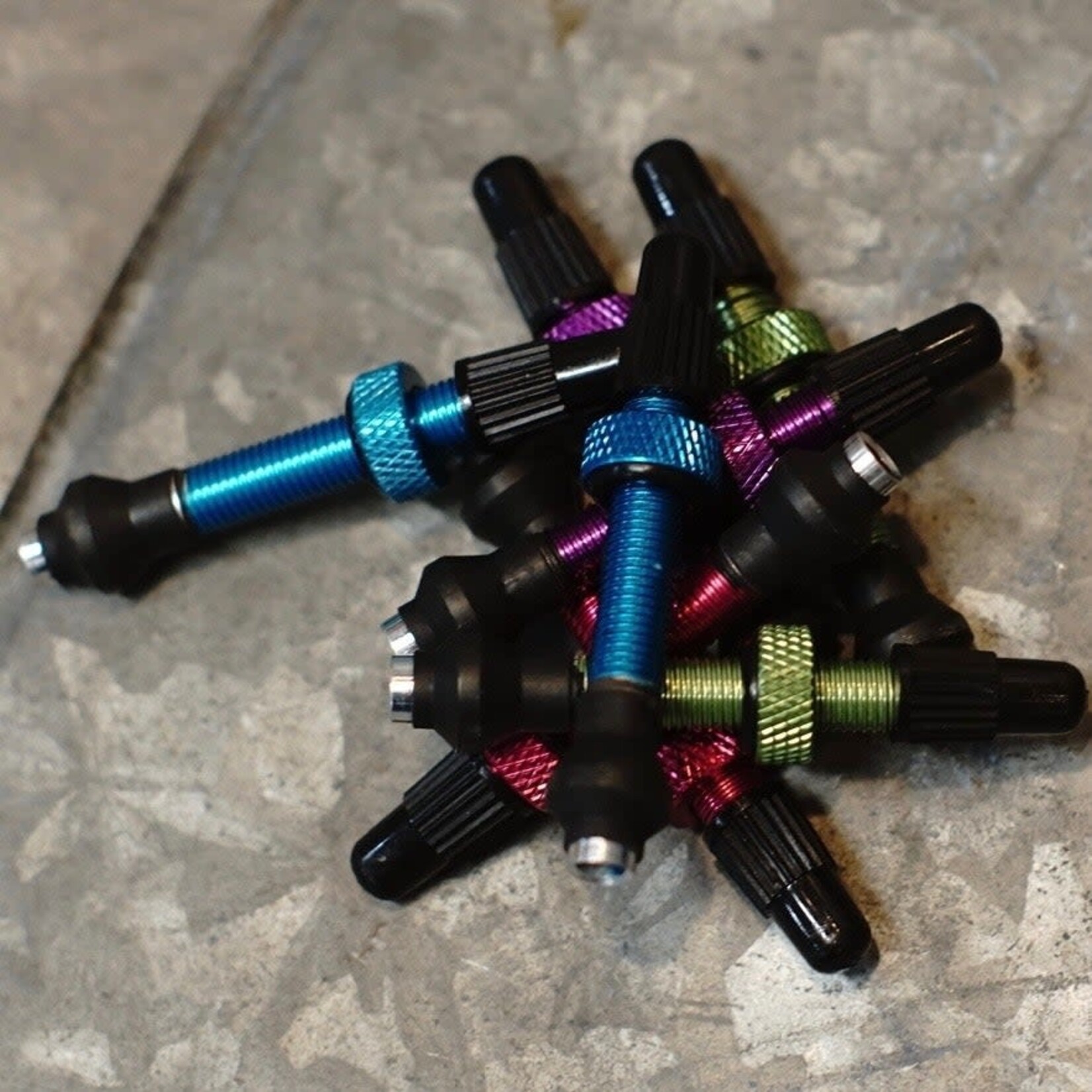 Industry Nine Industry Nine No-Clog Aluminum Tubeless Valve Stems, 40mm, Pair