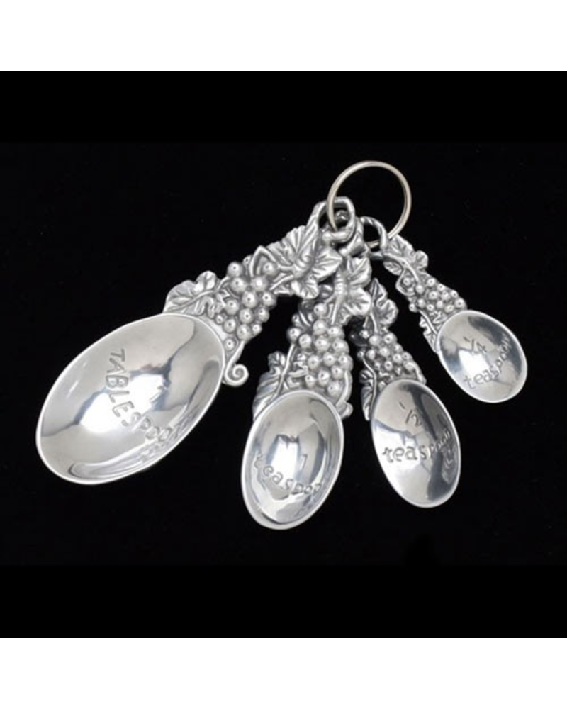 Arthur Court Designs Supply the ingredients for a beautiful cake with these elegant Grape Measuring Spoons from Arthur Court. <br />
<br />
Bundles of grapes, leaves and vines form the handles and give each spoon a unique grip. Handcrafted from lustrous aluminum, this four-piece set feat