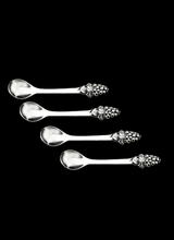 Arthur Court Designs Complete your gourmet meal with the gorgeous display of this 4-Spoon Grape Set from Arthur Court. <br />
<br />
This simple, yet elegant design features a handsome bundle of grapes at the end of each handle, accompanied by a single, distinguished leaf. The detail in